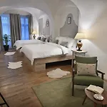 U Suteru Boutique Praga